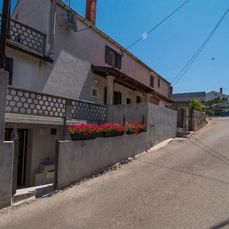 Apartment Andrija Vrbnik Extérieur photo