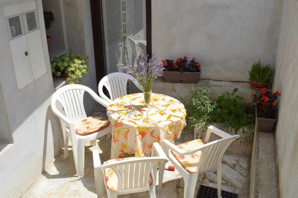 Apartment Andrija Vrbnik Extérieur photo